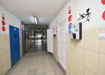 Curtea de Apel Oradea a refuzat de trei ori în două luni să îl scoată din arest pe băiatul de 15 ani care a înjunghiat un alt adolescent, într-un parc din oraș | De fiecare dată, instanța a întors decizia Tribunalului de a-l plasa în arest la domiciliu