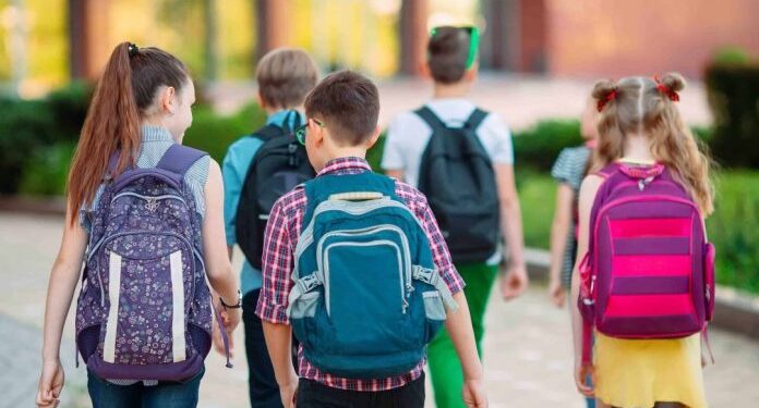 VIDEO. Peste 500 de polițiști vor fi prezenți în zona școlilor din Bihor în prima zi a noului an de învățământ | Au fost făcute verificări privind paza școlilor și siguranța transportului elevilor