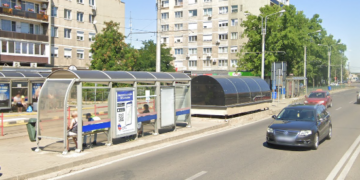 Elev tâlhărit într-o stație de tramvai din Oradea | Agresorul i-a cerut bani de mâncare și i-a smuls portmoneul din mână