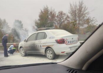 Mașină de Poliție, în flăcări pe Centura Oradei | Tocmai ieșise din service