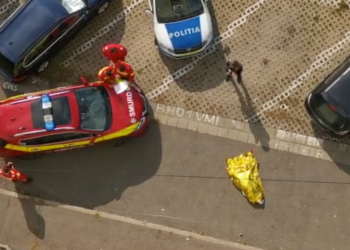 VIDEO. Incident tragic în Oradea | Un bărbat a murit după ce a căzut de pe un bloc de pe Strada Aluminei