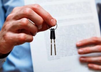Proprietarii de locuințe, obligați să înscrie contractul de închiriere la Fisc | De când se aplică măsura