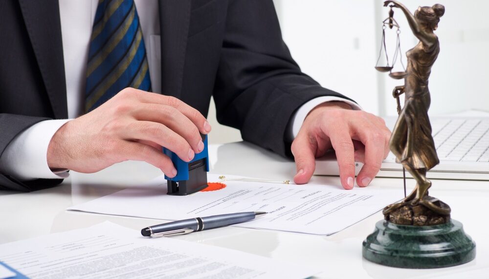 Consultații gratuite, oferite de notari | Cine sunt cei din Bihor și Satu Mare care participă la această acțiune