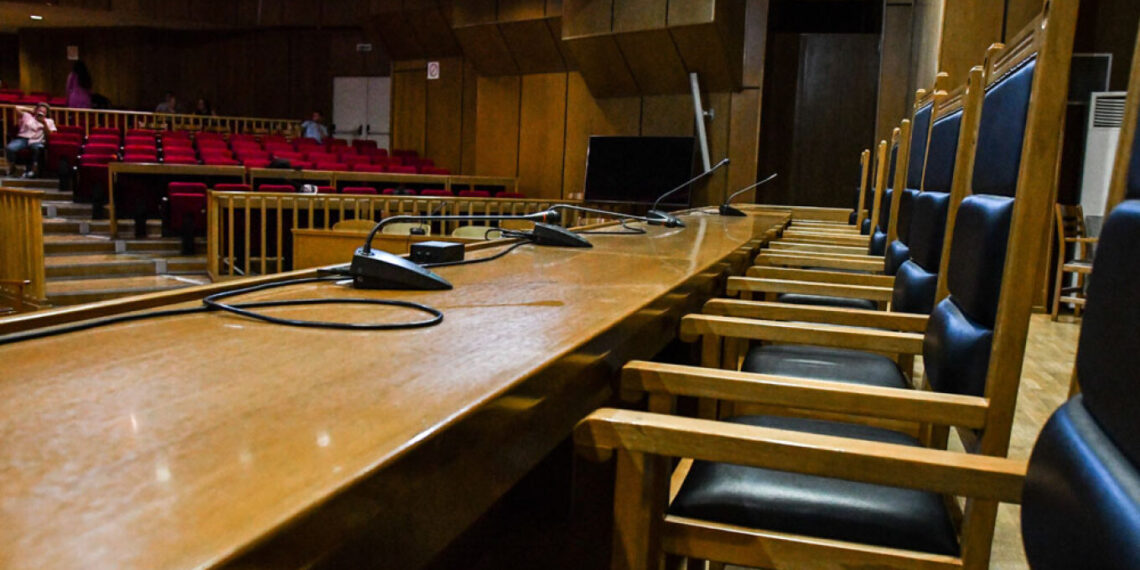 Zeci de judecători şi procurori, concediaţi ”pentru lene şi incompetenţă” | Există cazuri în care deciziile întârzie şi 19 ani