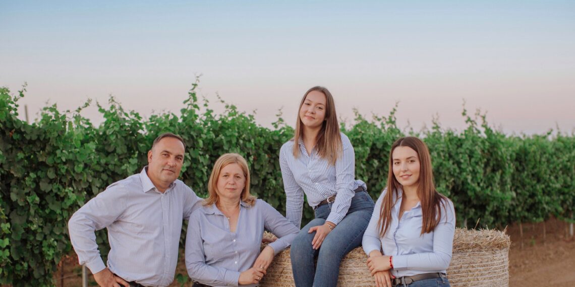 O tânără de 20 de ani conduce o fermă digitală lângă Oradea | Ea susține un masterclass, alături de elitele din lumea vinului