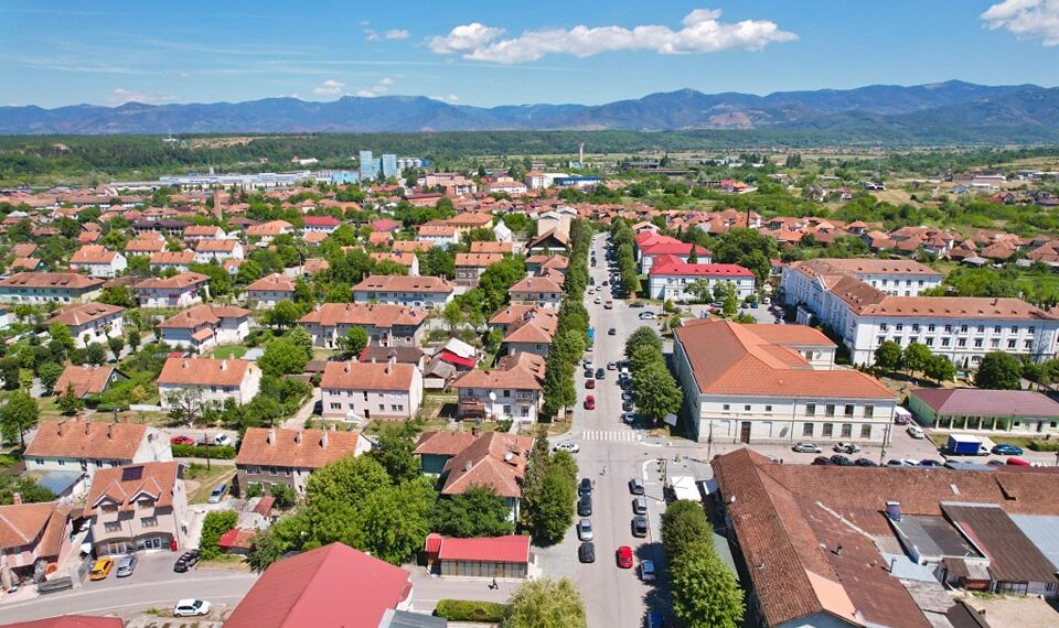 Ștei, orașul proiectat la Moscova, transformat în ”pol turistic și oraș verde european”