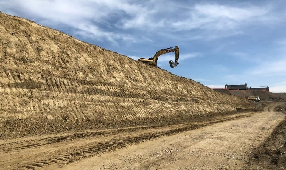 Înăspresc condițiile în care ONG-urile pot bloca autostrăzile în instanță. Avocatul care a anulat autorizația de construire de la Cathedral Plaza, inițiator