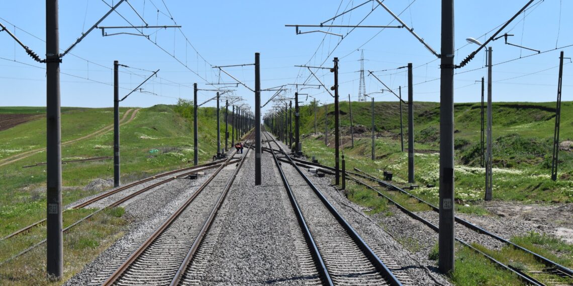 Bătaie între firme “cu cazier” pe contractul de 9,3 miliarde de lei pentru electrificarea căii ferate Cluj-Napoca – Oradea – Episcopia Bihor
