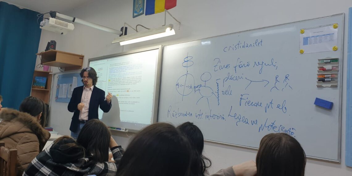 Judecătorul Cristi Danileț, după ora de educație juridică dintr-o școală din Oradea:” Am întrebat cât a mai ajuns gramul de cannabis. Mi s-a răspuns că 60 de lei. În alta mi s-a spus că e 80 lei”