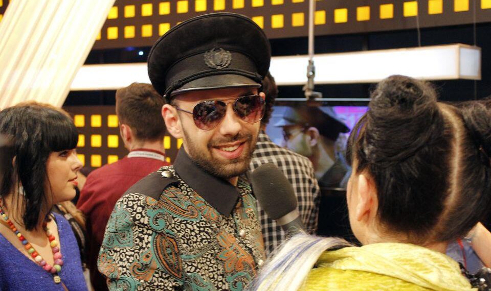 Orădeanul care a colaborat cu Selena Gomez, un proiect unic care îmbină folclorul autentic românesc cu muzica electronică