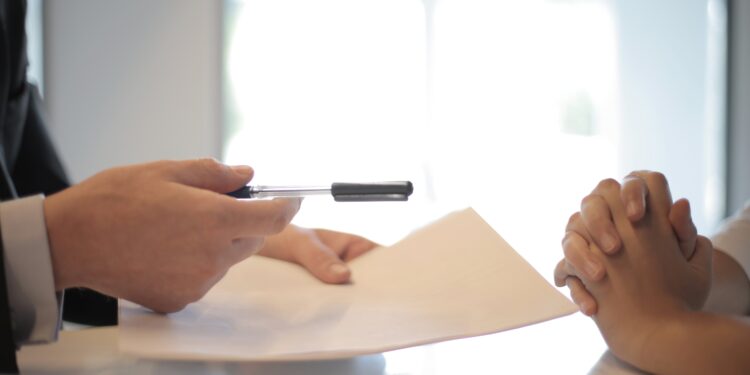 Posturi vacante la stat | Instituțiile publice din Bihor sunt în căutare de șofer, secretar sau psiholog (LISTA)