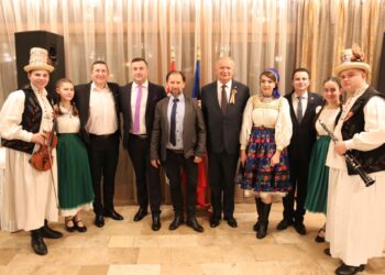 Deputatul Ioan Mang a sărbătorit 1 Decembrie în avans, alături de românii din Gyula