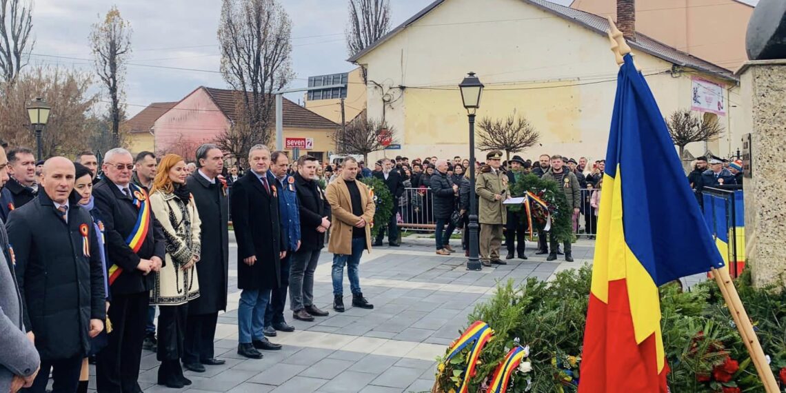 Ziua Națională, sărbătorită în avans la Aleșd, cu defilarea detașamentului de onoare și a militarilor Garnizoanei Oradea