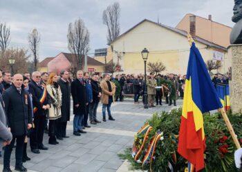 Ziua Națională, sărbătorită în avans la Aleșd, cu defilarea detașamentului de onoare și a militarilor Garnizoanei Oradea