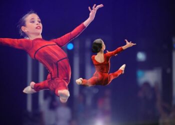 Orădencele de la Fit Dance, alături de cele mai mari școli de balet din lume, pe scena Teatrului din Paris