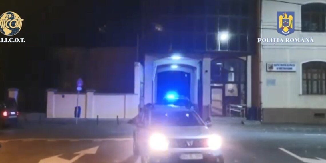 VIDEO. Peste 80 de percheziții în Bihor și alte 5 județe | Sunt vizate persoane suspectate de contrabandă cu țigări, trafic de migranți ucraineni sau deținere de droguri