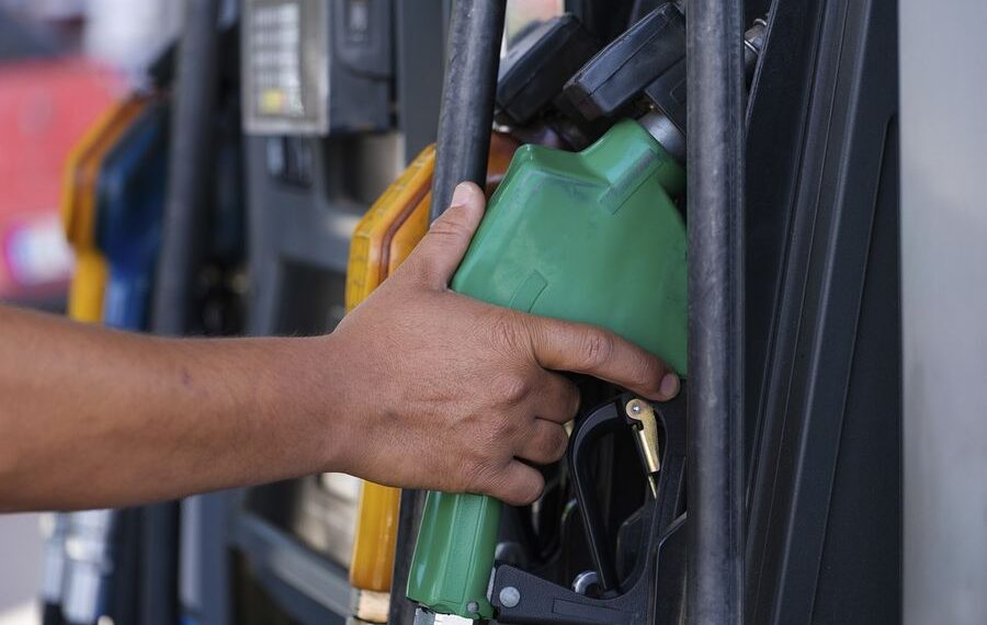 Motorina se scumpește, dar rămâne sub 9 lei | Cât costă carburanții, azi, în Oradea