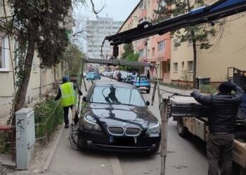 De duminică, cei care parchează pe trotuar vor rămâne fără mașini