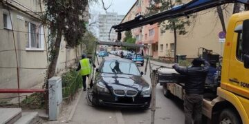 De duminică, cei care parchează pe trotuar vor rămâne fără mașini