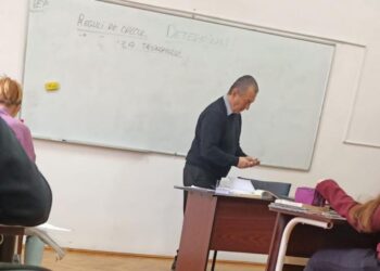 Fost lider al lumii interlope, acum profesor de matematică | Dascălii din școala în care predă au intrat în grevă