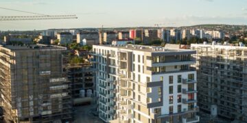 Legea care stabilește pragul de preț pentru aplicarea unui TVA de 5% la locuințe, noul plafon la microîntreprinderi și cotă de impozitare de 8% pentru dividende, publicată în Monitorul Oficial