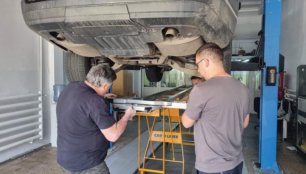 VIDEO. Ateliere auto neautorizate, în vizorul RAR | Sute de service-uri verificate