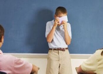 Sancțiuni controversate propuse de Ministerul Educației | Elevii ar putea fi mustrați în fața clasei sau mutați disciplinar la altă școală