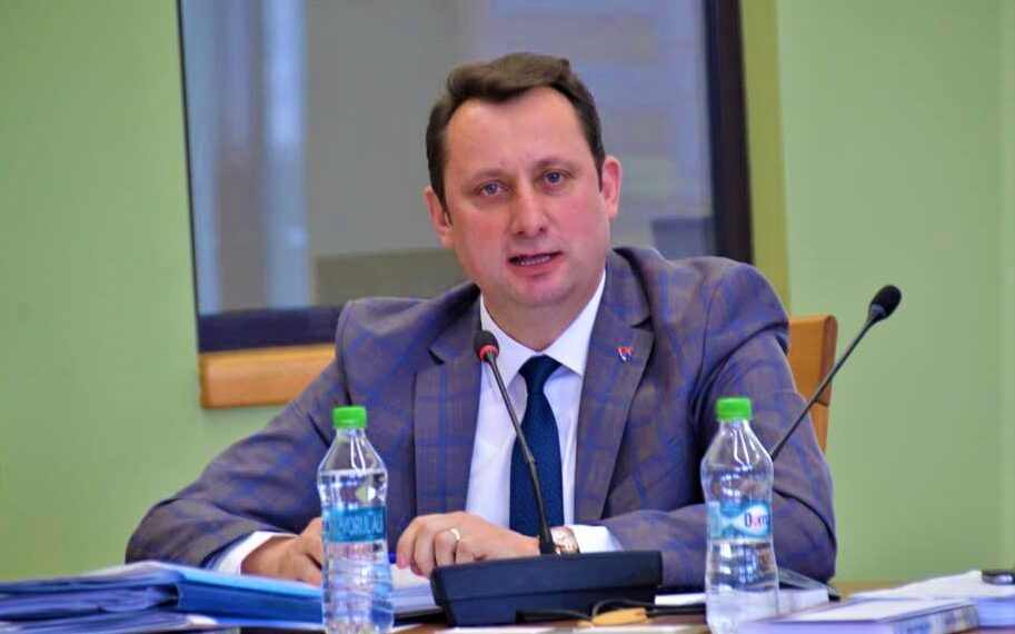 Un avocat care este și cântăreț de muzică populară a fost validat ca reprezentant al societății civile în CSM | A fost propus de UNBR