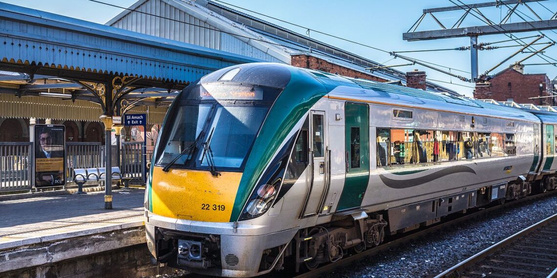 Plătit cu peste 122.000 euro pe an să nu facă nimic, și-a dat șeful în judecată | S-a plictisit să citească ziarul și să se plimbe pentru acest salariu