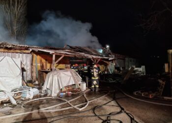 Incendiu la un atelier de tâmplărie din Oradea
