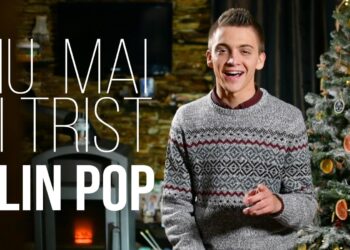 VIDEO. Tânărul care duce bucuria Crăciunului în casele celor triști. Trebuie doar să fie chemat.”E un prilej de a le cânta celor bolnavi, bătrâni, orfani, triști, celor care nu pot să meargă la biserică”