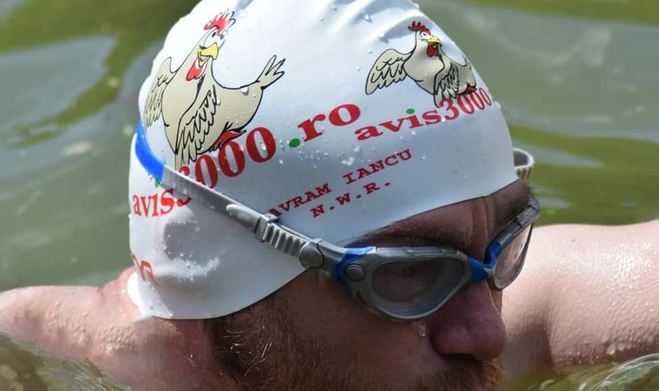 O cursă sinucigașă. Cel mai rezistent înotător român în ape deschise, Avram Iancu, “probă de foc” la Oradea spre Mila Înghețată