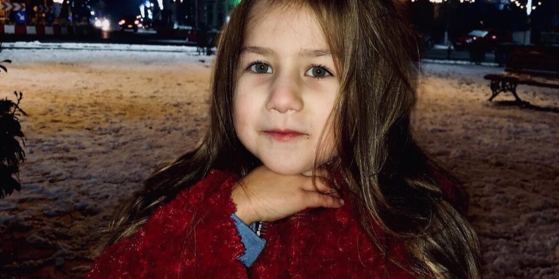Bianca, fetița de 9 ani, care s-a născut cu 3 găuri în inimioară, are nevoie de 8000 euro pentru a se face bine