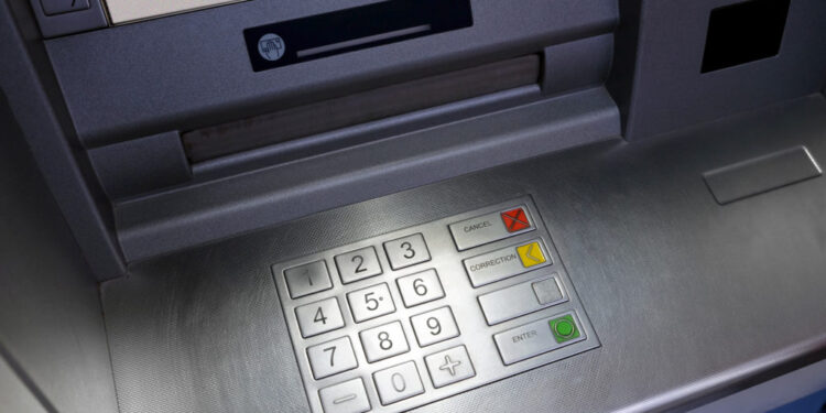 Decizie radicală a unei mari bănci: dispar bancomatele