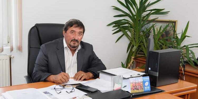 CFR, exproprieri din zona de protecție la Vadu Crișului. Situație hilară: acces oprit la zona turistică și la administrarea rețelei de apă-canal. Primăria hotărâtă să atace în instanță