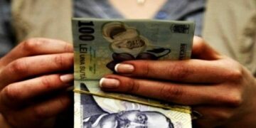 Bani mai mulți pentru angajați | Majorarea salariului minim brut de la 1 ianuarie 2023, aprobată de Guvern