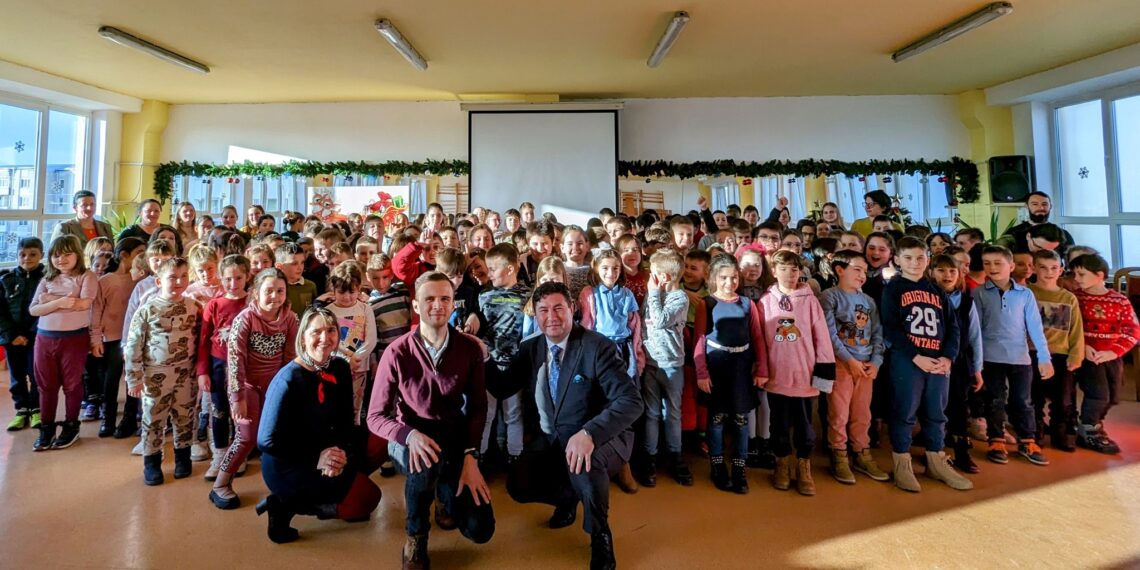 Manager la o companie care schimbă lumea, Dan Oros a ținut lecții copiilor din școala unde a fost elev