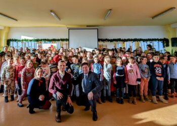 Manager la o companie care schimbă lumea, Dan Oros a ținut lecții copiilor din școala unde a fost elev