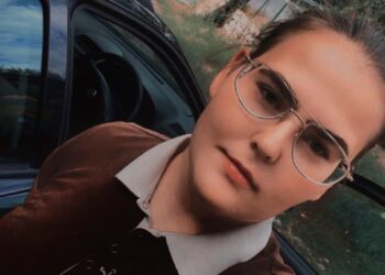 Ela Ardelean, o tânără din Aștileu, semnează “Cartea anului 2022” la Editura Hermann. A debutat în 2021, la 17 ani