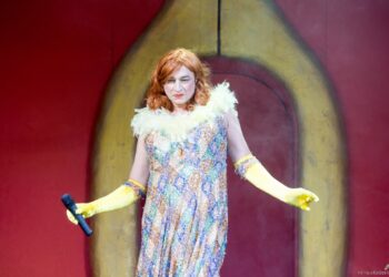 Ca pe Broadway | Fac un cuplu gay în ”Colivia nebunelor”