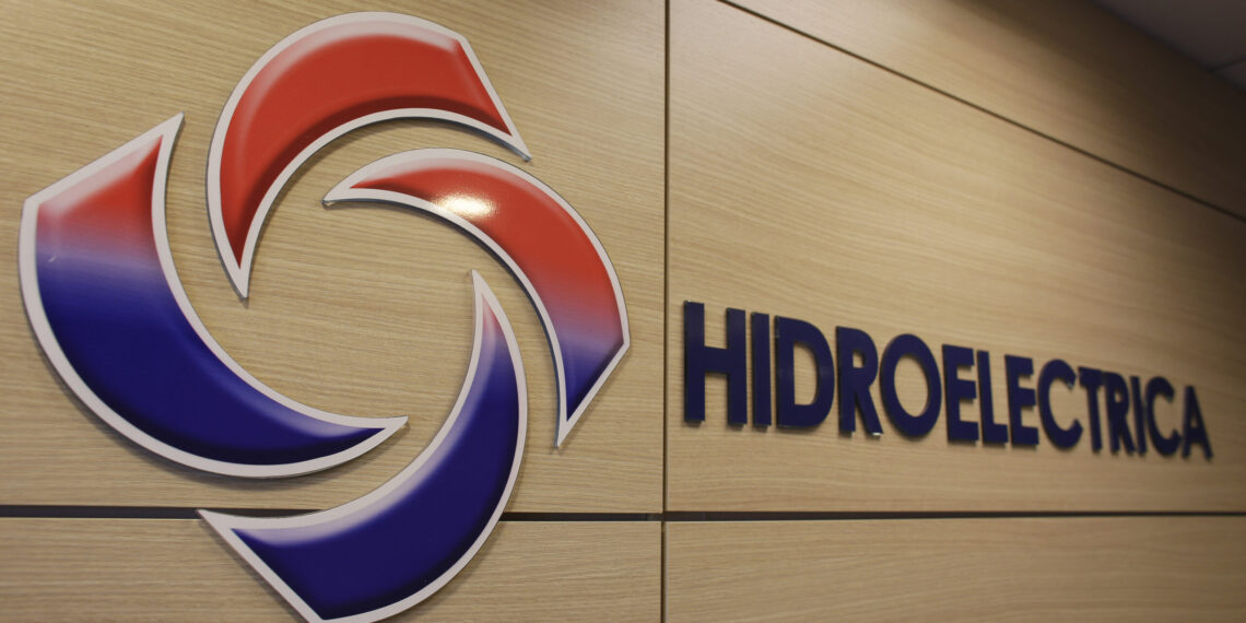 Hidroelectrica, un nou sistem de facturare. Poți plăti curentul în 6 rate lunare dacă ai restanțe