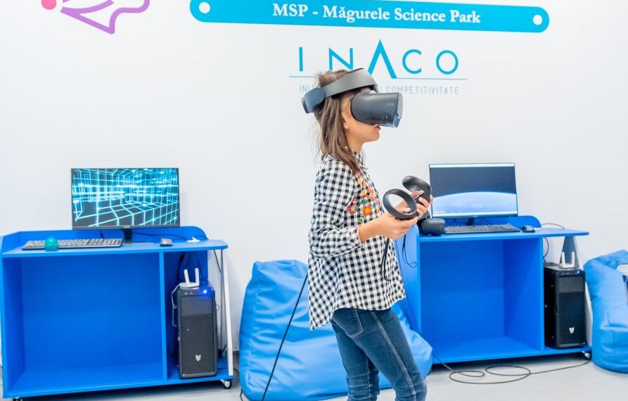 60.000 euro pentru laboratoare inteligente în școli. Pot fi achiziționate table interactive, imprimante multifuncționale, kit-uri de roboți, ochelari de realitate virtuală