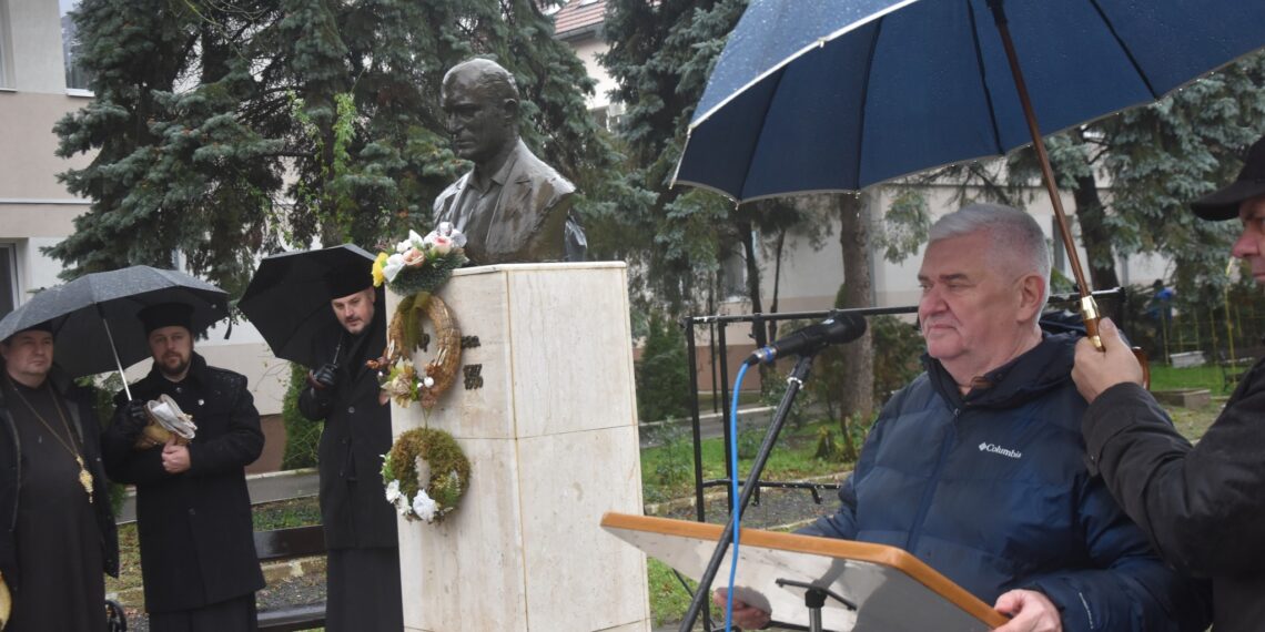 4,3 milioane lei, investiție în secția de Terapie Intensivă a Spitalului dr. Pop Mircea Marghita. Așa l-au comemorat pe doctorul la bustul căruia se înclină personalitățile din Bihor. Ce-l leagă pe ministrul Cseke de spital