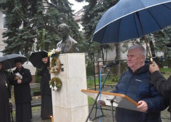 4,3 milioane lei, investiție în secția de Terapie Intensivă a Spitalului dr. Pop Mircea Marghita. Așa l-au comemorat pe doctorul la bustul căruia se înclină personalitățile din Bihor. Ce-l leagă pe ministrul Cseke de spital
