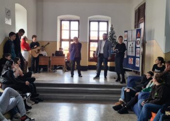 Elevii de la C.N. Mihai Eminescu au un spațiu de socializare în școală. A fost amenajat de un fost elev, manager de firmă