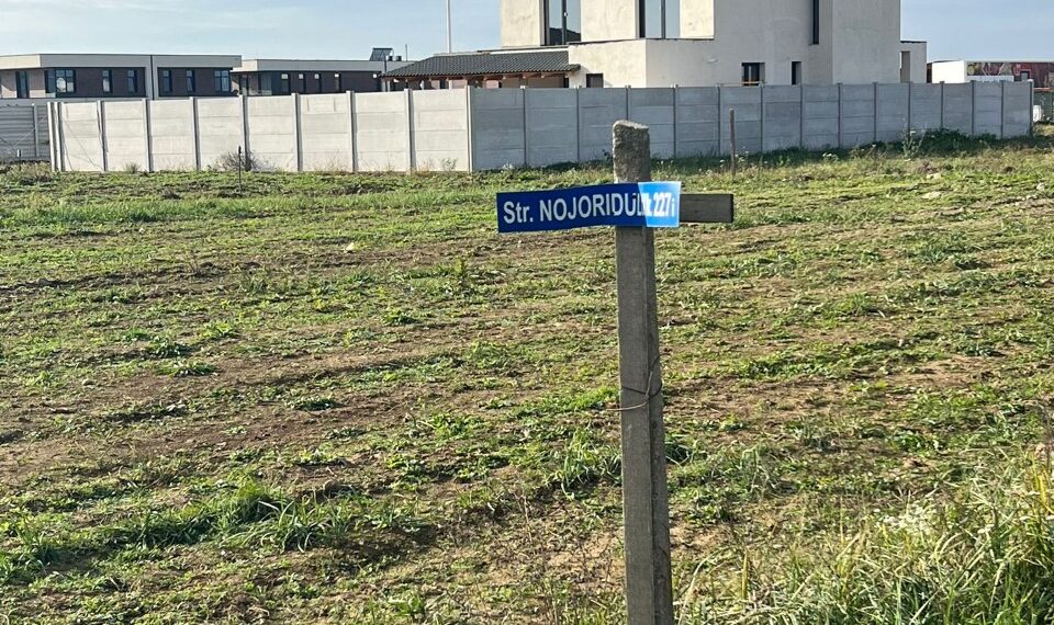 Vor să treacă 3000 mp din strada Nojoridului în domeniul public. 15 familii au renunțat deja la teren, dar nu se fac auzite din 2019. Sunt ai nimănui