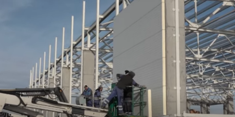 Complex educational-sportiv. Sală de sport, creșă, bazin de înot pe 18000 mp la Oșorhei