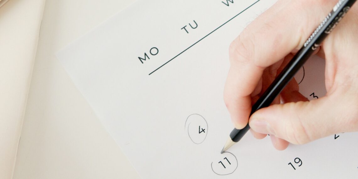 Bugetarii vor beneficia în 2023 de trei zile libere suplimentare