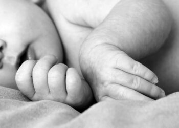 Bihorul, între județele cu cele mai multe mame minore | Unul din 10 nou-născuți din România are mamă adolescentă