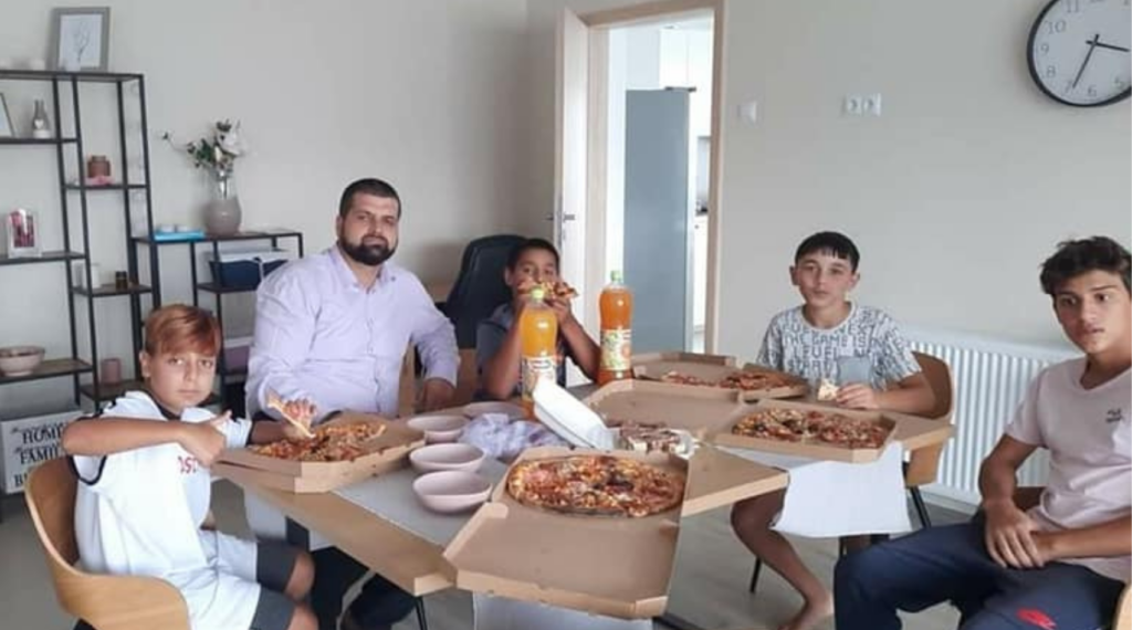 Un preot din Bihor îngrijește 12 copii orfani | Se pregătește să ocrotească și 27 de bunici